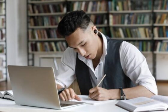 9 Reasons to Choose Custom Essay Writing Services for Design and Marketing College Degree